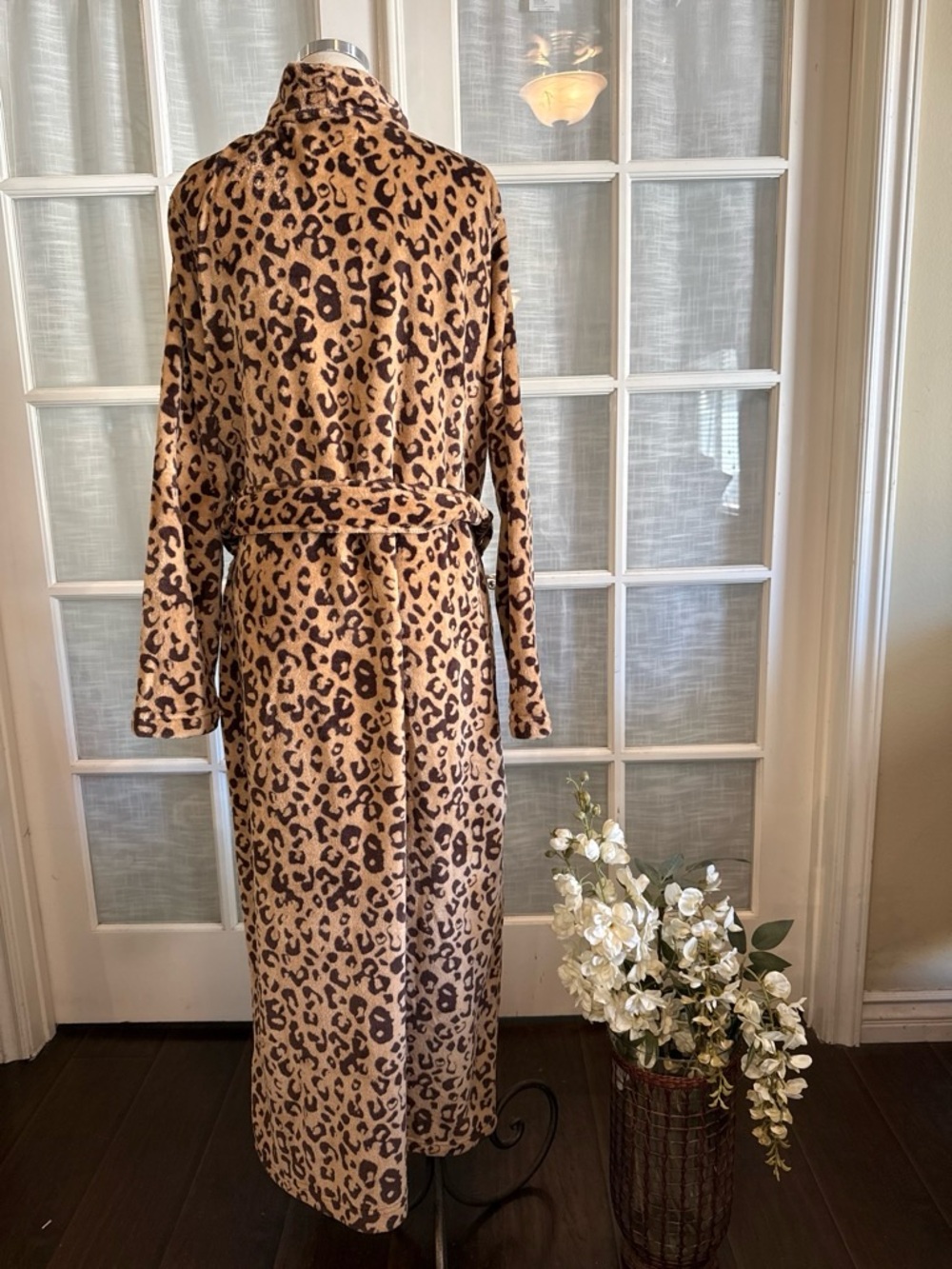UGG Leopard-Print Plush Robe in Brown and Tan - Picture 3 of 7